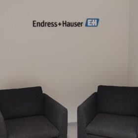 3D kohokirjaimet Endress+ Hauser